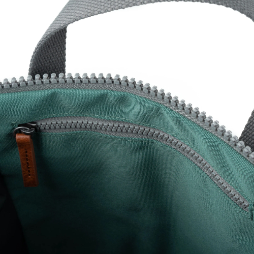Mochila Roka FINCHLEY SUSTAINABLE Large Sage 5 Mochila Roka FINCHLEY SUSTAINABLE Large Sage - Imagen 5