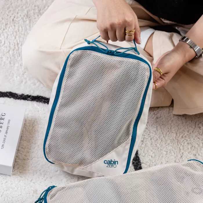 Bolsa Organizadora Modular Cabin Zero CLASSIC PACKING CUBE MEDIUM 5,5L Oyster White - Imagen 7