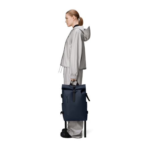 Mochila Rains ROLLTOP RUCKSACK LARGE Navy 4 Mochila Rains ROLLTOP RUCKSACK LARGE Navy - Imagen 4